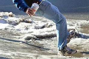 wipeout_on_an_icy_sidewalk-2.jpg